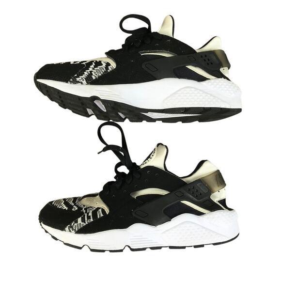 NIKE Air Huarache Run PA Sneaker Women 9 Black White Sock Like Jogging Sporty - Picture 7 of 11